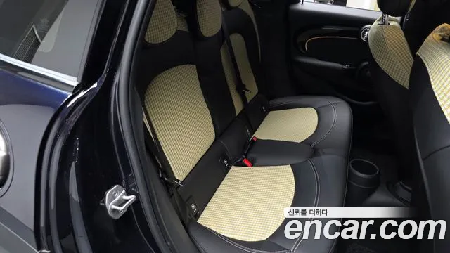 Mini Cooper — Фото автомобиля 12