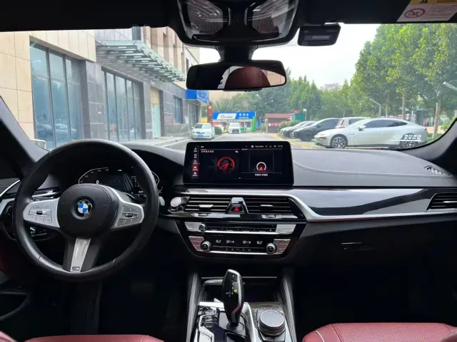 BMW 5 Series — Фото автомобиля 9
