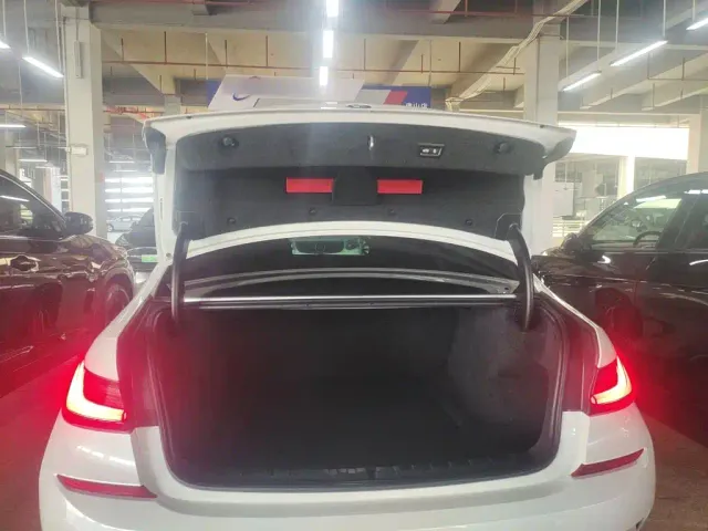 BMW 3 Series — Фото автомобиля 18