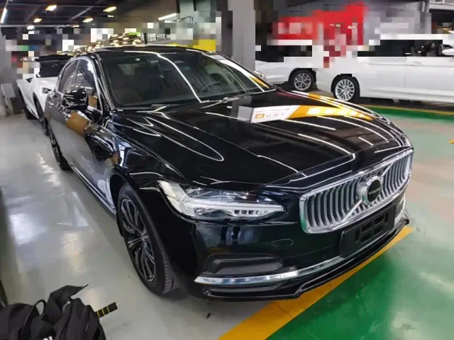 Volvo S90 — Фото автомобиля 3