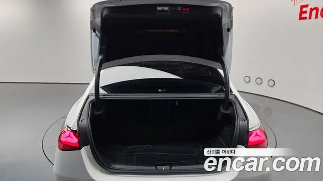 Mercedes-Benz E-Class — Фото автомобиля 20