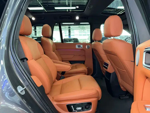 Li Auto L8 — Фото автомобиля 12