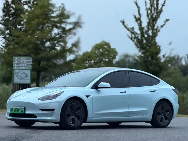 Фотография автомобиля — Tesla Model 3