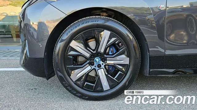 BMW iX — Фото автомобиля 5