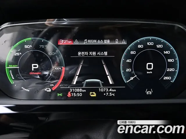 Audi e-tron — Фото автомобиля 8