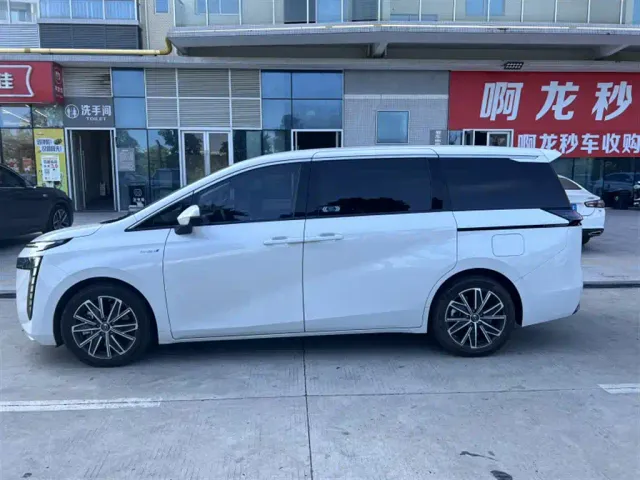 GAC Trumpchi E8 — Фото автомобиля 3