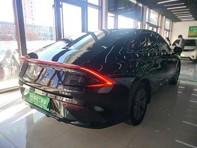 Wuling Starlight — Фото автомобиля 6