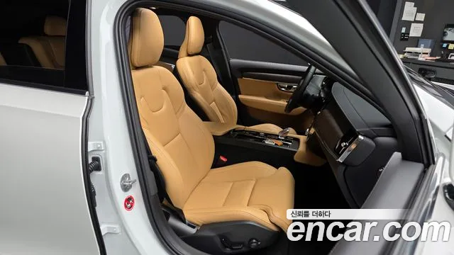 Volvo S90 — Фото автомобиля 12