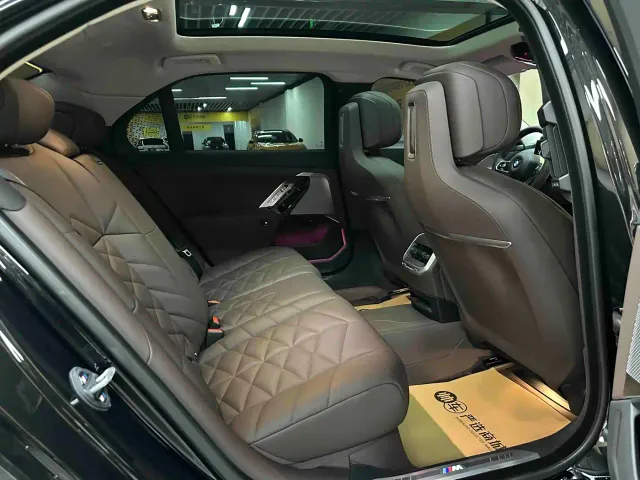 BMW 7 Series — Фото автомобиля 11