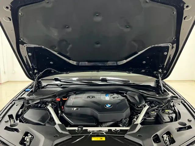 BMW 5 Series — Фото автомобиля 12