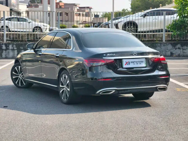 Mercedes-Benz E-Class — Фото автомобиля 18