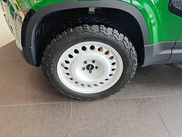 Land Rover Defender — Фото автомобиля 22