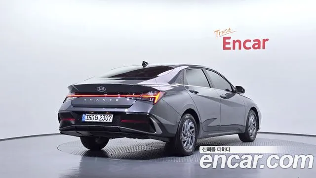 Hyundai Avante CN7 — Фото автомобиля 2