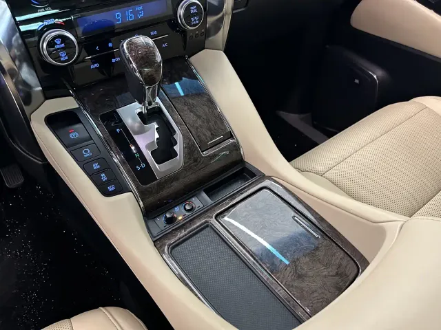 Toyota Vellfire — Фото автомобиля 13