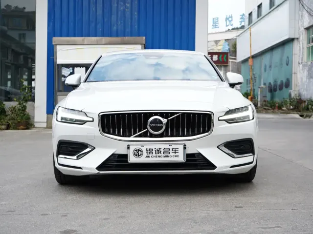 Volvo S60 — Фото автомобиля 2