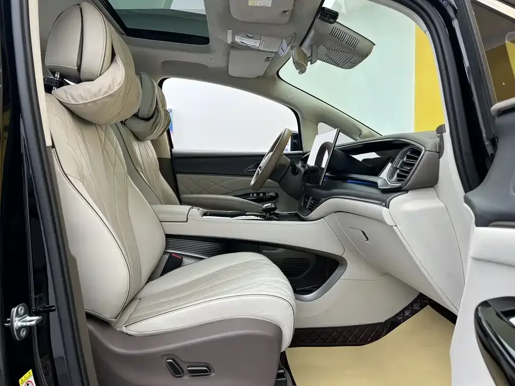 Denza Denza D9 2022 DM-i 970 AWD Flagship — Фото автомобиля 12