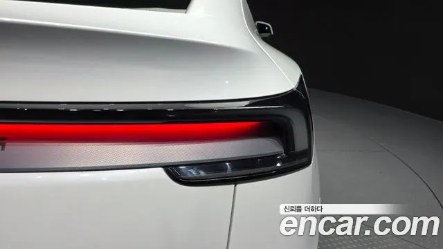 Tesla Model Y — Фото автомобиля 23