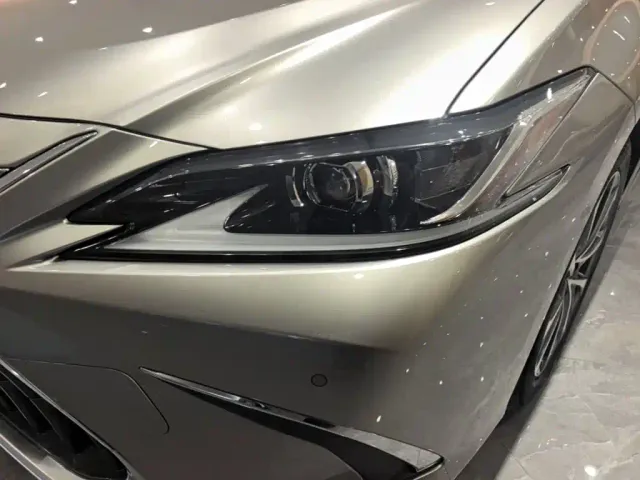 Lexus ES — Фото автомобиля 23
