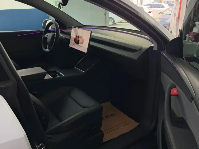 Tesla Model Y — Фото автомобиля 5