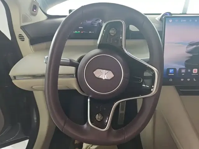 Zhijie Luxeed R7 2026 Range Extender Max+ — Фото автомобиля 10