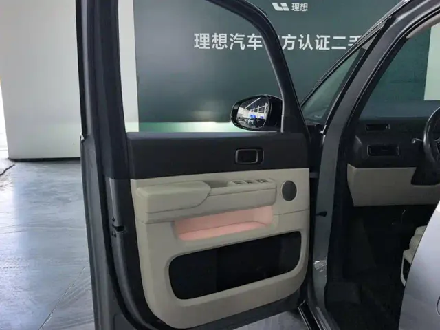 Li Auto MEGA — Фото автомобиля 7