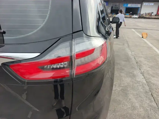 Ford Edge — Фото автомобиля 7
