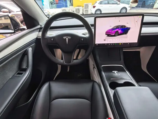 Tesla Model Y — Фото автомобиля 10