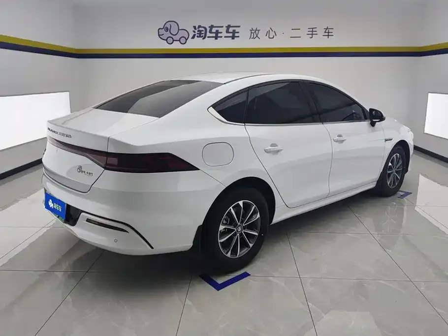 BYD Qin PLUS 2024 Glory Edition DM-i 55KM Leading — Фото автомобиля 3