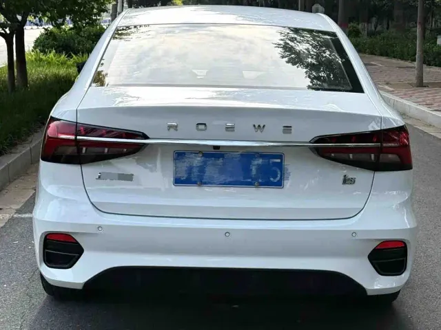 Roewe i5 — Фото автомобиля 4