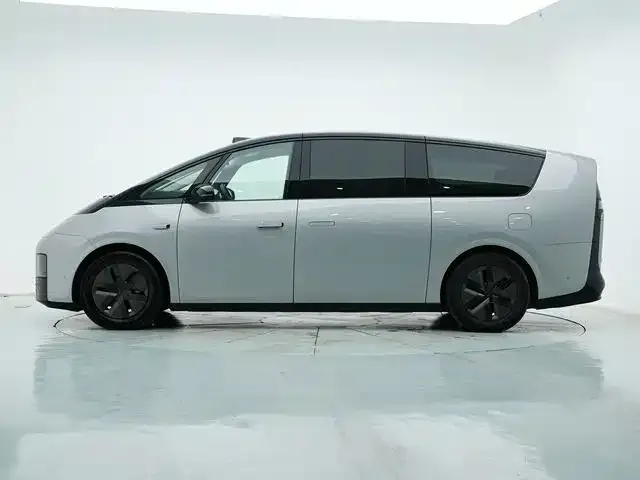 Li Auto MEGA — Фото автомобиля 19