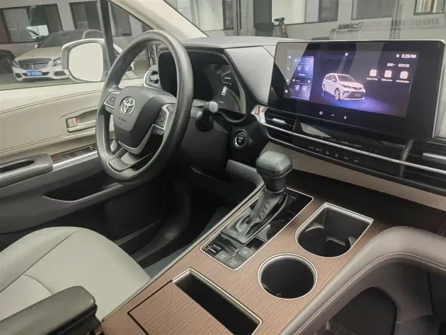 Toyota Granvia — Фото автомобиля 16