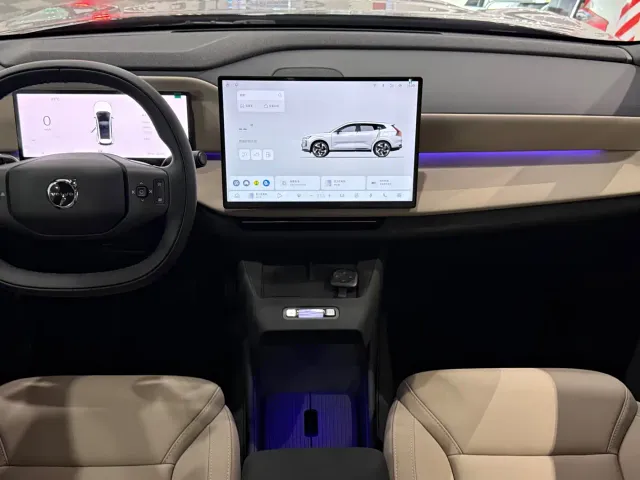Volvo XC70 Plug-in Hybrid — Фото автомобиля 12