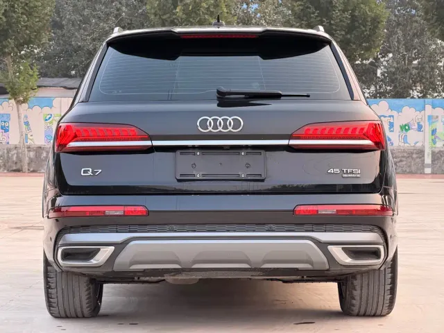 Audi Q7 — Фото автомобиля 18