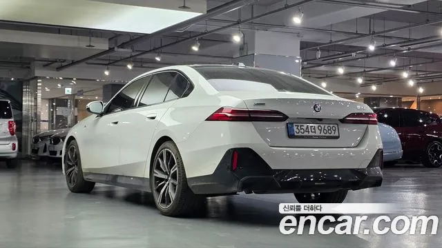 BMW 5 Series — Фото автомобиля 3