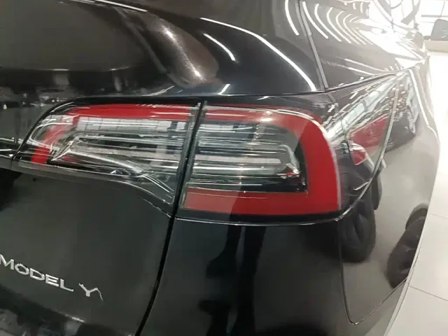 Tesla Model Y — Фото автомобиля 7