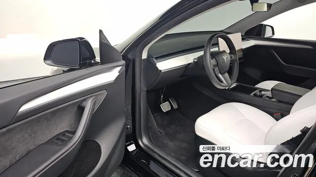 Tesla Model Y — Фото автомобиля 15