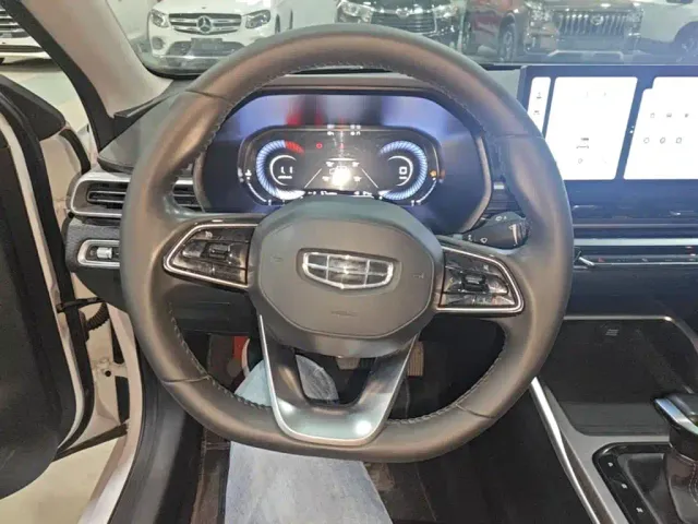 Geely Emgrand — Фото автомобиля 10