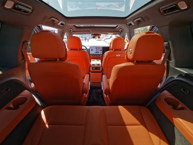 Li Auto L8 — Фото автомобиля 16