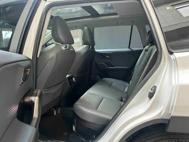 Toyota RAV4 — Фото автомобиля 9