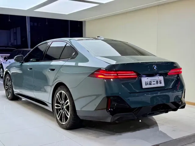 BMW 5 Series — Фото автомобиля 14