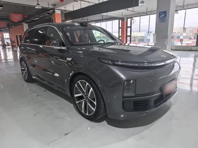 Li Auto L9 — Фото автомобиля 15