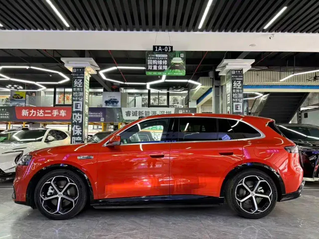 Aito M6 — Фото автомобиля 3