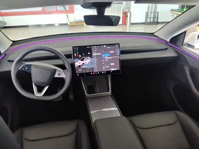 Tesla Model Y — Фото автомобиля 9