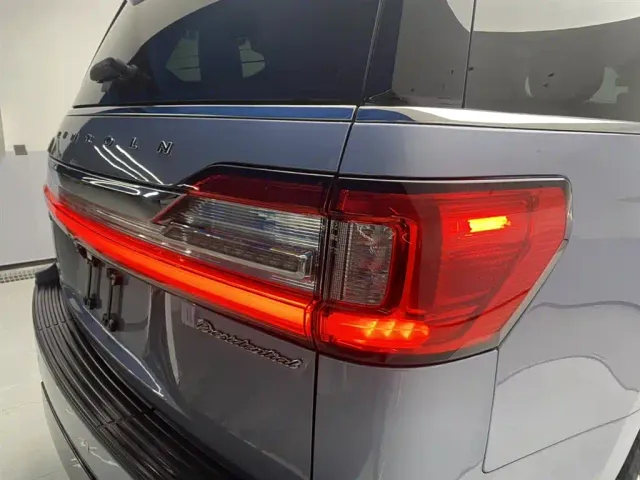 Lincoln Navigator — Фото автомобиля 10