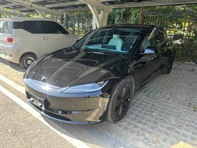 Фотография автомобиля — Tesla Model 3