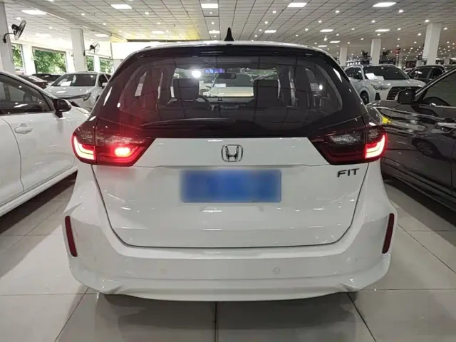 Honda Fit — Фото автомобиля 5