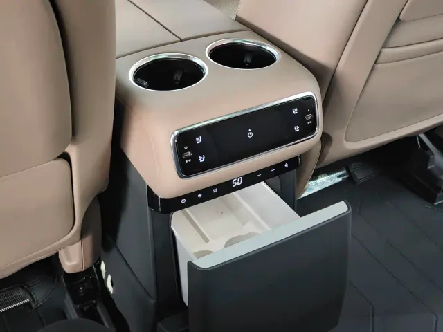 Li Auto L8 — Фото автомобиля 6