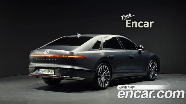 Hyundai Grandeur — Фото автомобиля 2