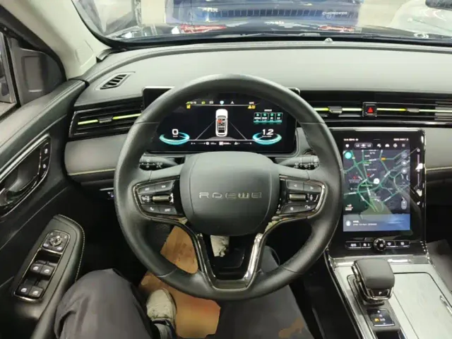Roewe RX5 — Фото автомобиля 10