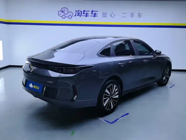 Changan Qiyuan A05 — Фото автомобиля 3